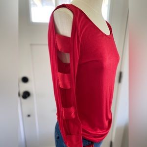 - 3 for $25 pick and bundle.  🏡🏡🏡 Sexy Long sleeve top with cutouts